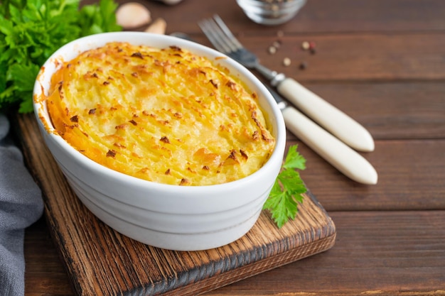 Shepherd's Pie in der Auflaufform Traditionelles britisches Gericht mit Hackfleisch und Kartoffelpüree