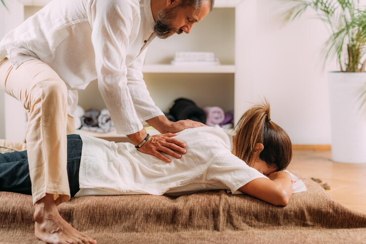 Foto shiatsu-rückenmassage
