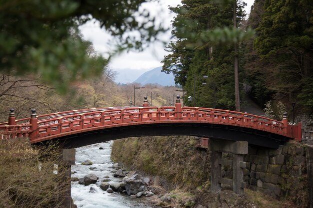 Foto shinkyo (ponte sagrada) em nikko, japão