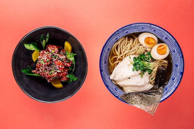 Shio Ramen Nudel dicke Suppe und asiatisches würziges Huhn