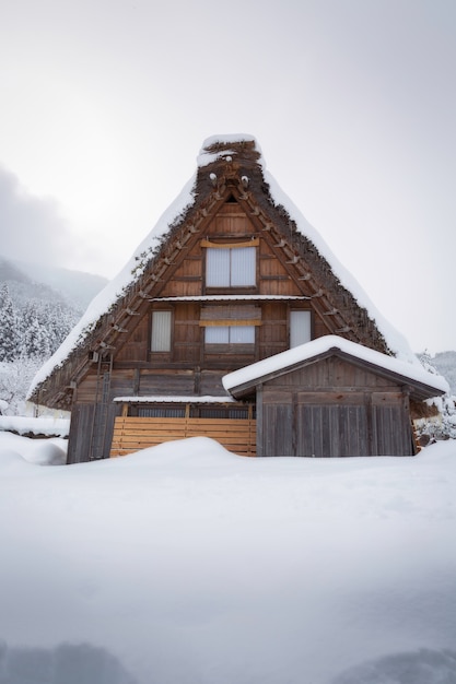 Foto shirakawa ir pueblo en japón