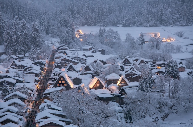 Shirakawago leuchtet auf