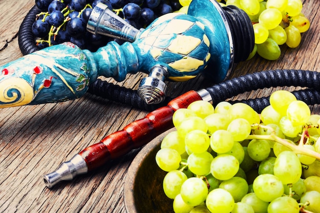 Shisha oriental con uvas