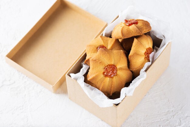 Shortbread kurabye cookies para el Año Nuevo Chino en un pimentero