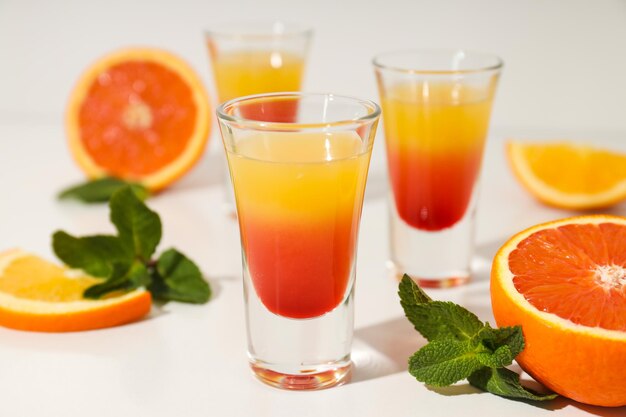 Shot mit Orangengeschmack, leckeres Zitrus-Shot-Konzept