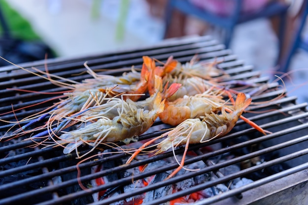 Shrimps auf Holzkohleofen