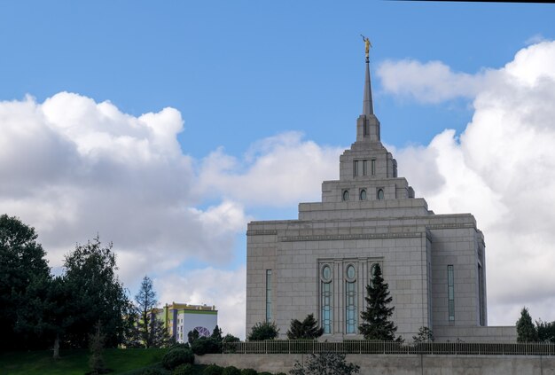 Shrine to God Mormon Church in Kiew, Blick vom Rand der Ringstraße, 27. September 2021