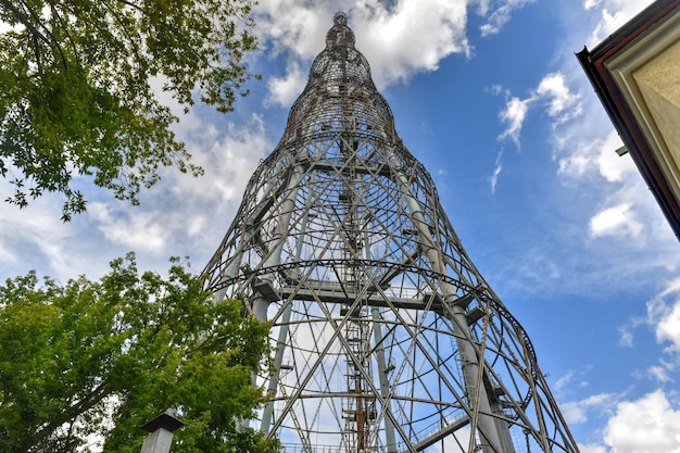 Foto shukhov radio tower shabolovskaya ein 160 meter hoher freistehender stahl-diagrammstruktur-senderturm, der aus der russischen avantgarde in moskau stammt und von vladimir shukhov entworfen wurde
