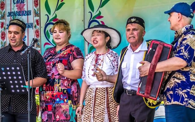 Foto shymkent kasachstan mai 27 2018 volksfeier im stadtpark zu ehren des tatar-bashkir-festes sabantuy