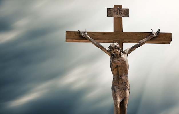 Foto siauliai, lituania - 12 de julio de 2015: la colina de las cruces es un monumento único de historia y arte popular religioso y el lugar de peregrinación católica lituana más importante