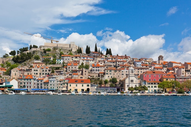 Sibenik Croacia vista desde el mar