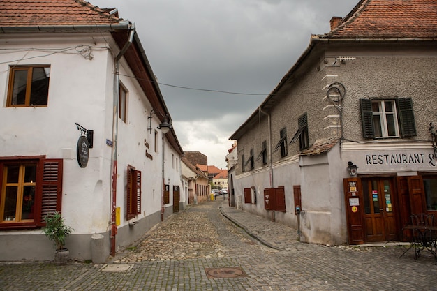 Sibiu Mittelalterliche Straße mit historischen Gebäuden im Herzen Rumäniens