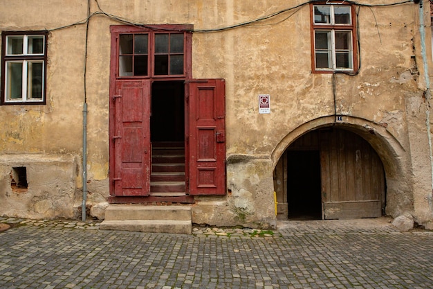 Sibiu Mittelalterliche Straße mit historischen Gebäuden im Herzen Rumäniens