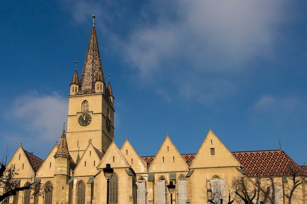 Sibiu, romênia. catedral evangélica no centro de sibiu, transilvânia