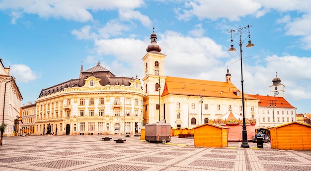 Sibiu Rumänien Große quadratische Piata Mare mit dem Rathaus und dem Brukenthal-Palast in Siebenbürgen