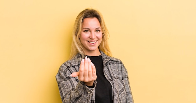 Sich glücklich, erfolgreich und selbstbewusst fühlen, wenn man sich einer Herausforderung stellt und sagt, bring es voran oder heißt dich willkommen