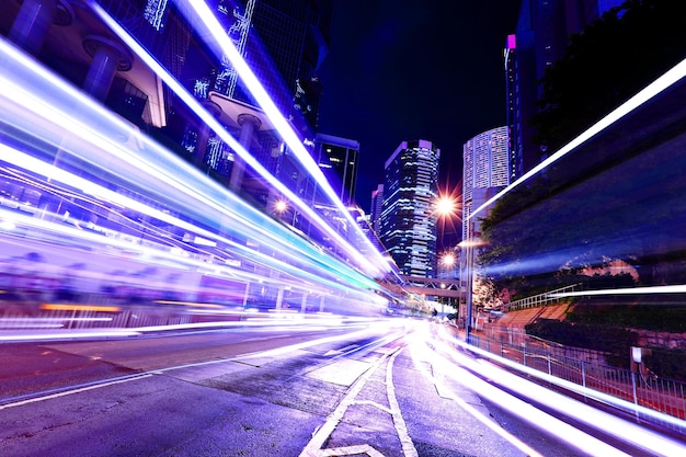 Foto sich schnell bewegendes autolicht in hongkong