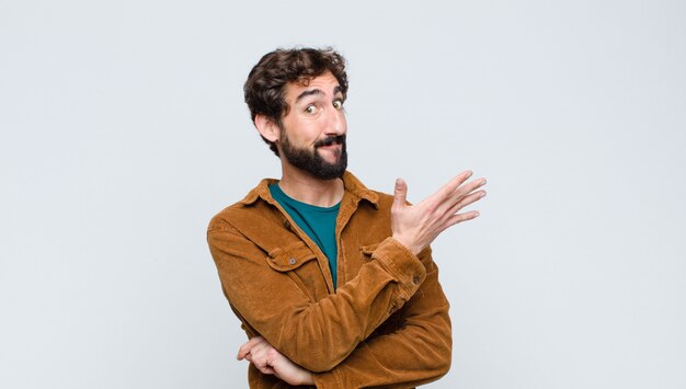 sich verwirrt und ahnungslos fühlen, sich über eine zweifelhafte Erklärung oder einen zweifelhaften Gedanken wundern