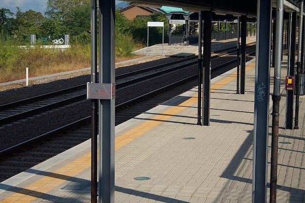 Foto sicht auf den bahnhofssteig