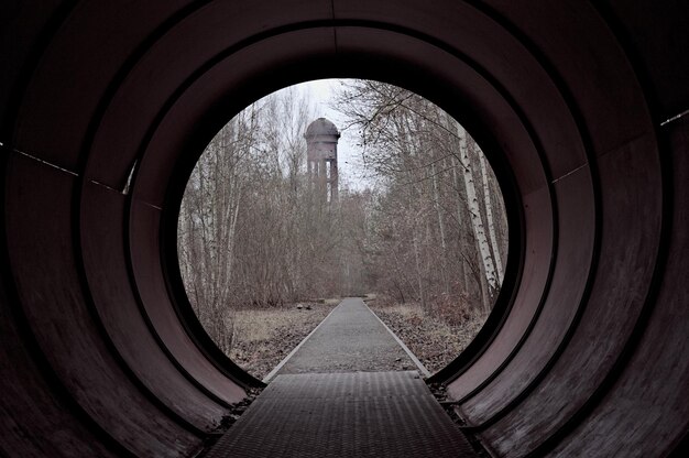 Foto sicht auf den leeren tunnel