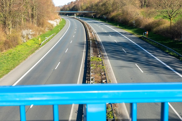 Foto sicht auf die autobahn in der stadt