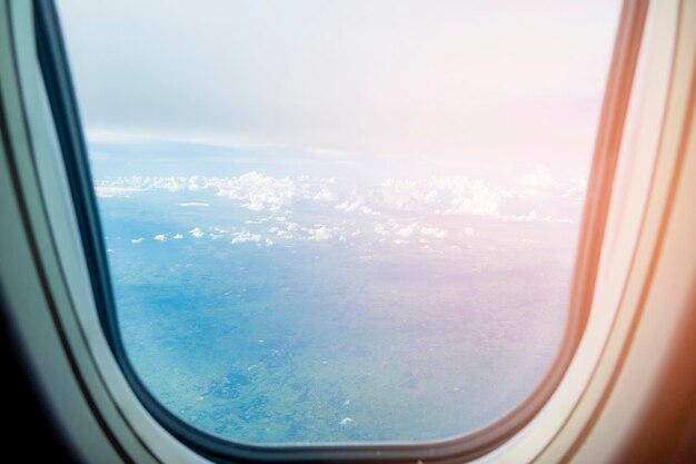 Sicht aus dem Flugzeugfenster