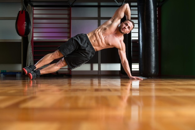 Side Plank Hip Raise Bauchknirschen