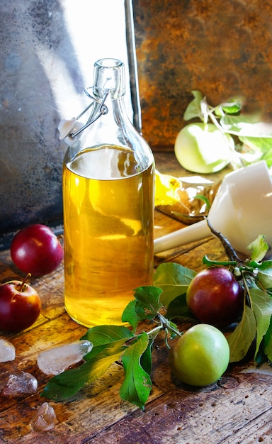 Foto sidra de manzana, jugo de manzana fermentado