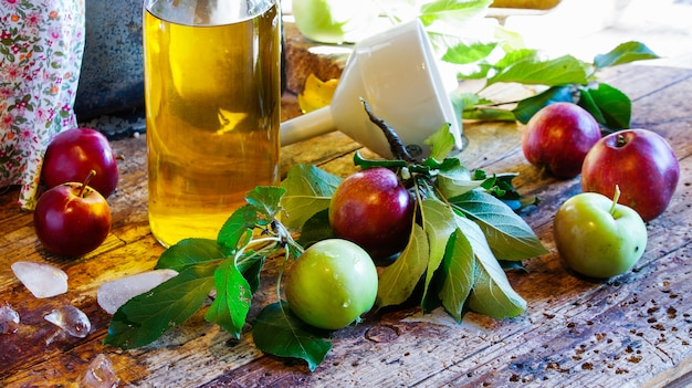 Foto sidra de manzana, jugo de manzana fermentado