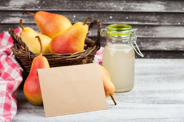 Sidra de pera y frutas caseras