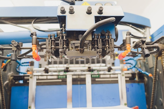 Siebdruckmaschine aus Metall, Industriedrucker, Siebdruckwerkstatt