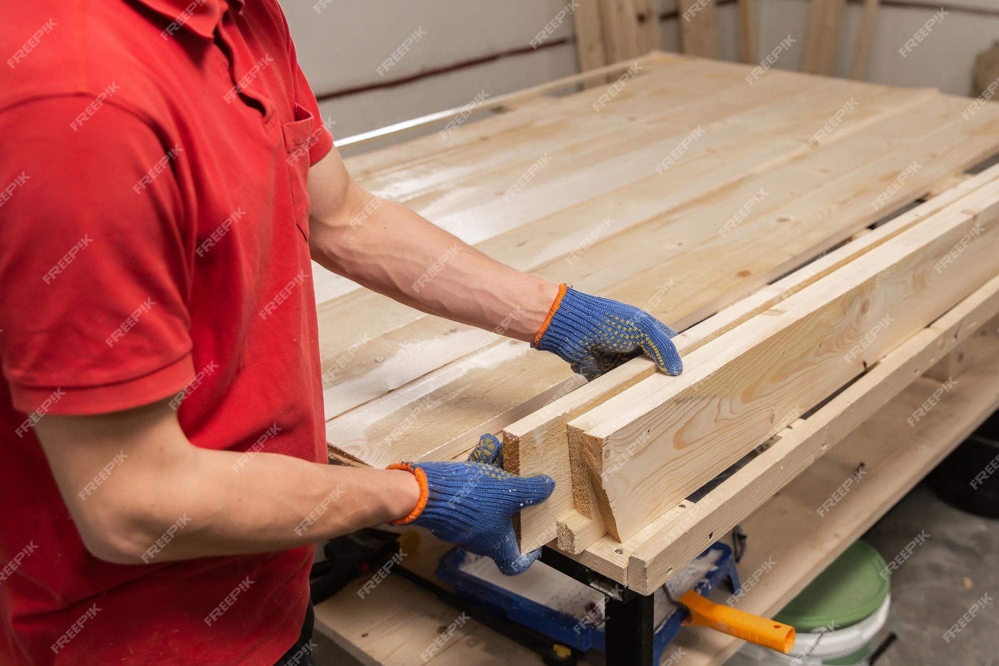 Sierra circular de la industria de la carpintería para madera máquina  cortadora de madera foto de primer plano aserrado de madera en producción  fabricación de productos de madera espacio de copia