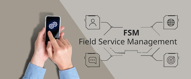 Sigla FSM ou Field Service Management A pessoa trabalha em um smartphone