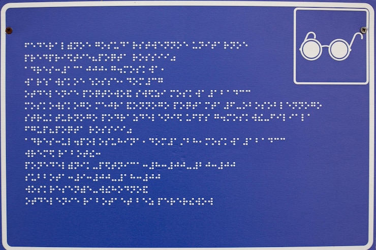 Foto signo azul con puntos blancos de texto en braille