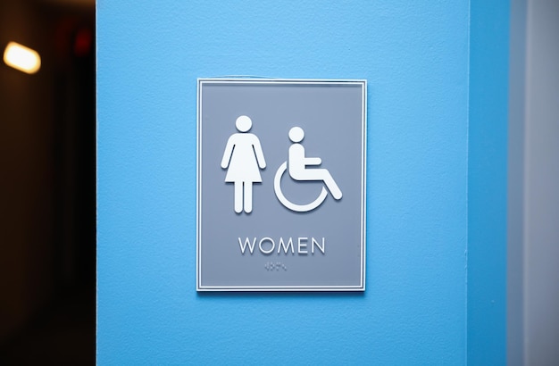 Signo de baño con símbolos masculinos y femeninos Simboliza la igualdad de inclusión de la identidad de género y s