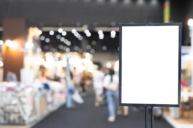 Signo en blanco con espacio de copia para su mensaje de texto o contenido