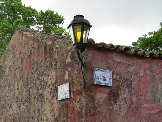 Signo de la calle Suspiros en Colonia del Sacramento, Uruguay