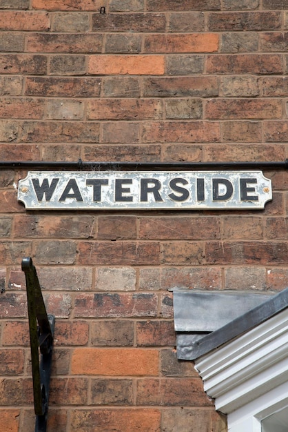 Signo de la calle Waterside, Stratford Upon Avon, Inglaterra, Reino Unido.
