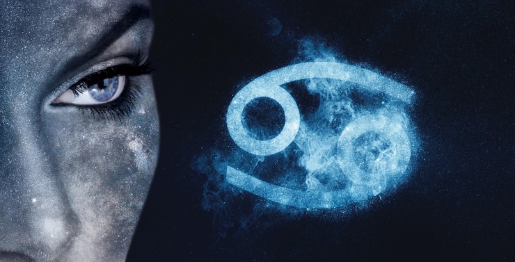 Foto signo do zodíaco de câncer. astrologia mulheres fundo do céu noturno