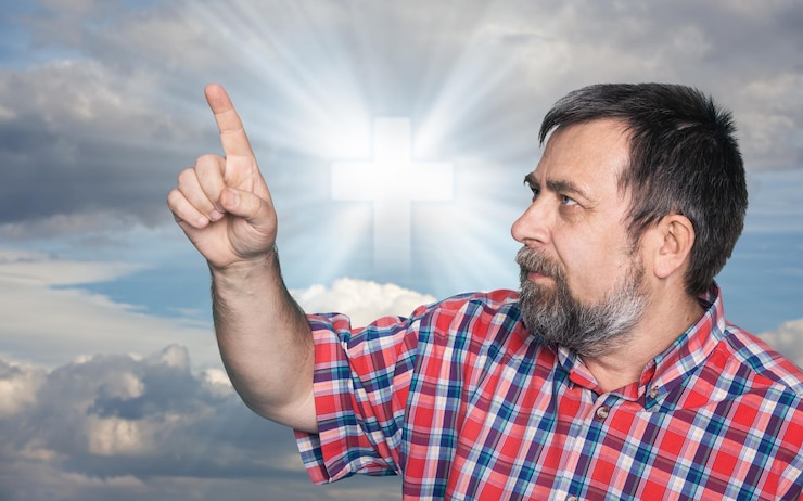 Foto signo de fe cruz en el cielo