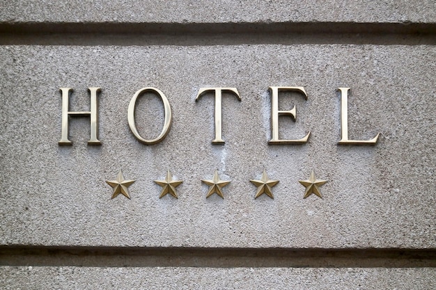 Signo de hotel de cinco estrellas