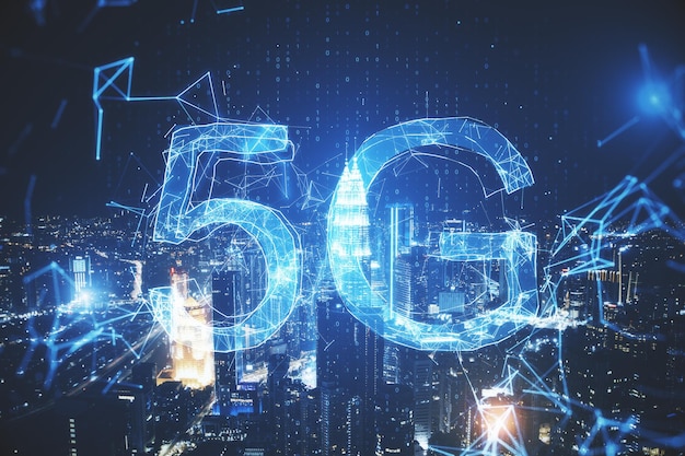 Signo de internet 5G brillante creativo en el fondo de la ciudad