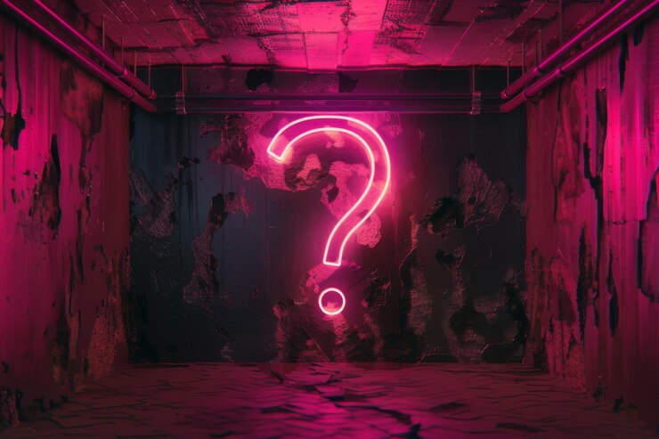 Un signo de interrogación de neón brillante en una pared oscura de textura que crea una atmósfera misteriosa y enigmática