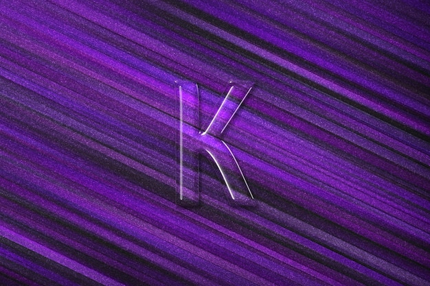 Signo Kappa. Letra Kappa, símbolo del alfabeto griego, fondo violeta