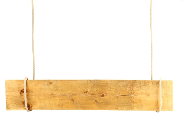signo de madera en blanco colgando de una cuerda aislada en blanco
