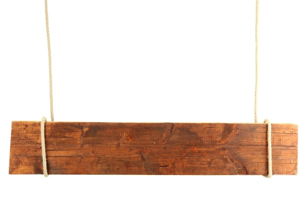signo de madera en blanco colgando de una cuerda aislada en blanco