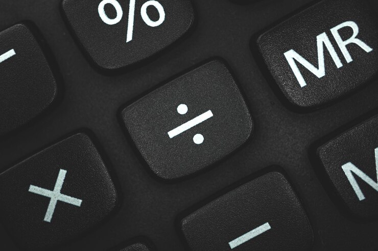 Foto signo y símbolo de división de cerca en el teclado de la calculadora