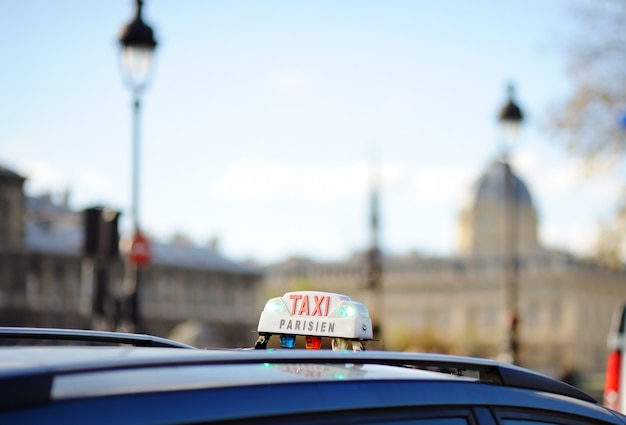 Signo de taxi en paris, francia