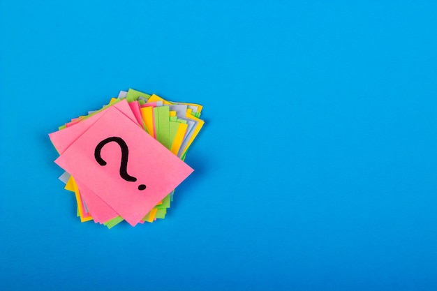 Signos de interrogación escritas recordatorios tickets