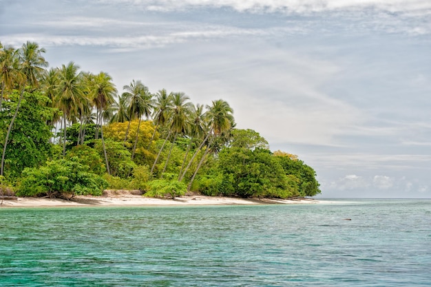 Siladen lagoa turquesa ilha paradisíaca tropical